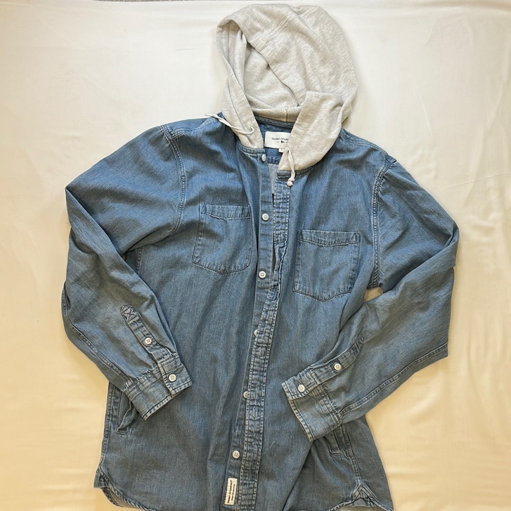 Men’s light denim jacket with hood.